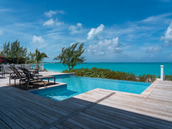 Luxurious Beachfront Villa in Little Exuma - 4-Bedroom Getaway
